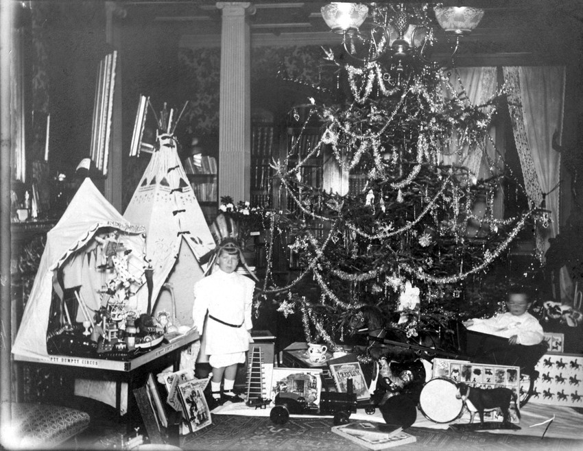 Mudge House, Swampscott, Mass., Christmas | Historic New England